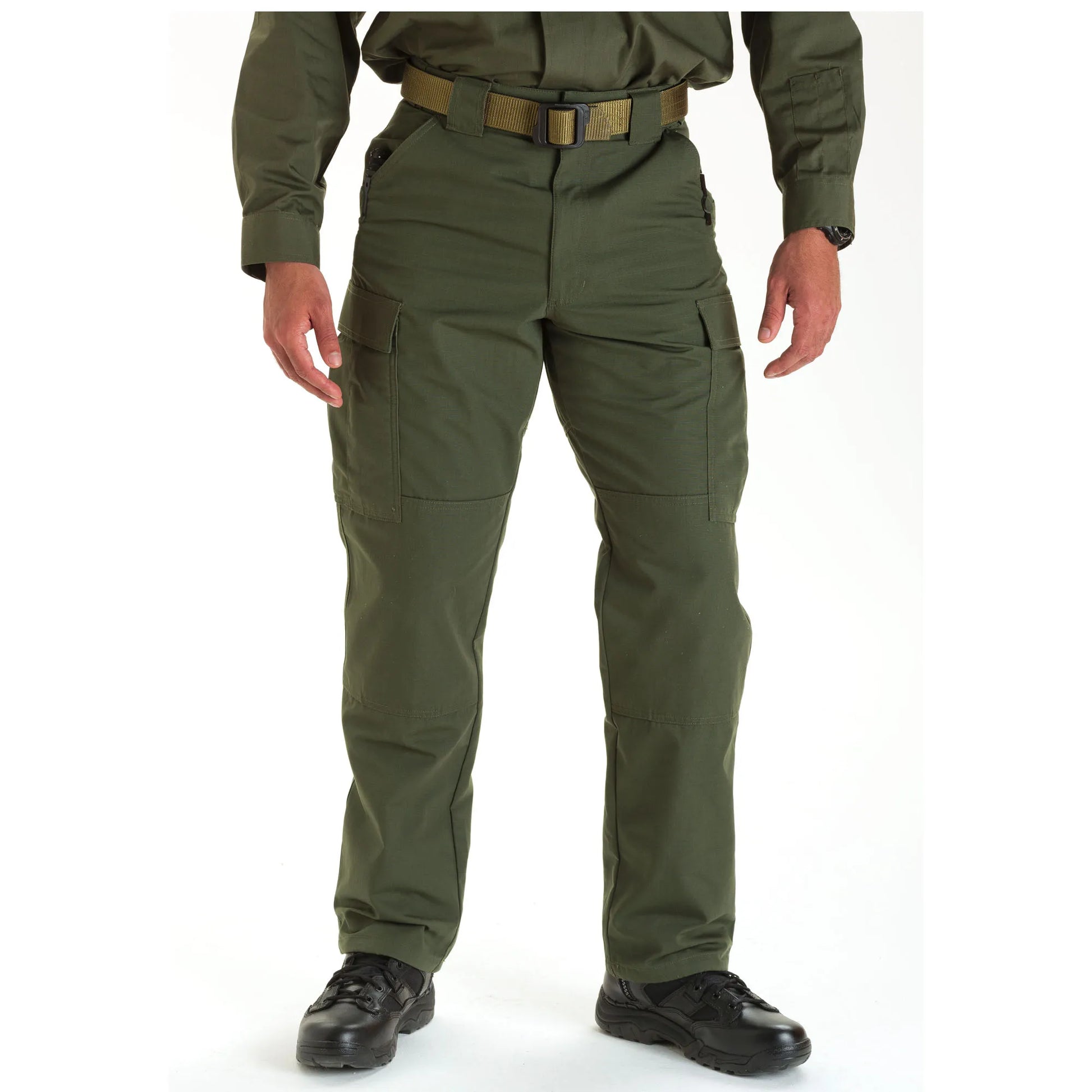 Self-Adjusting Waistband Pant: Offers a customizable fit for enhanced comfort during wear.