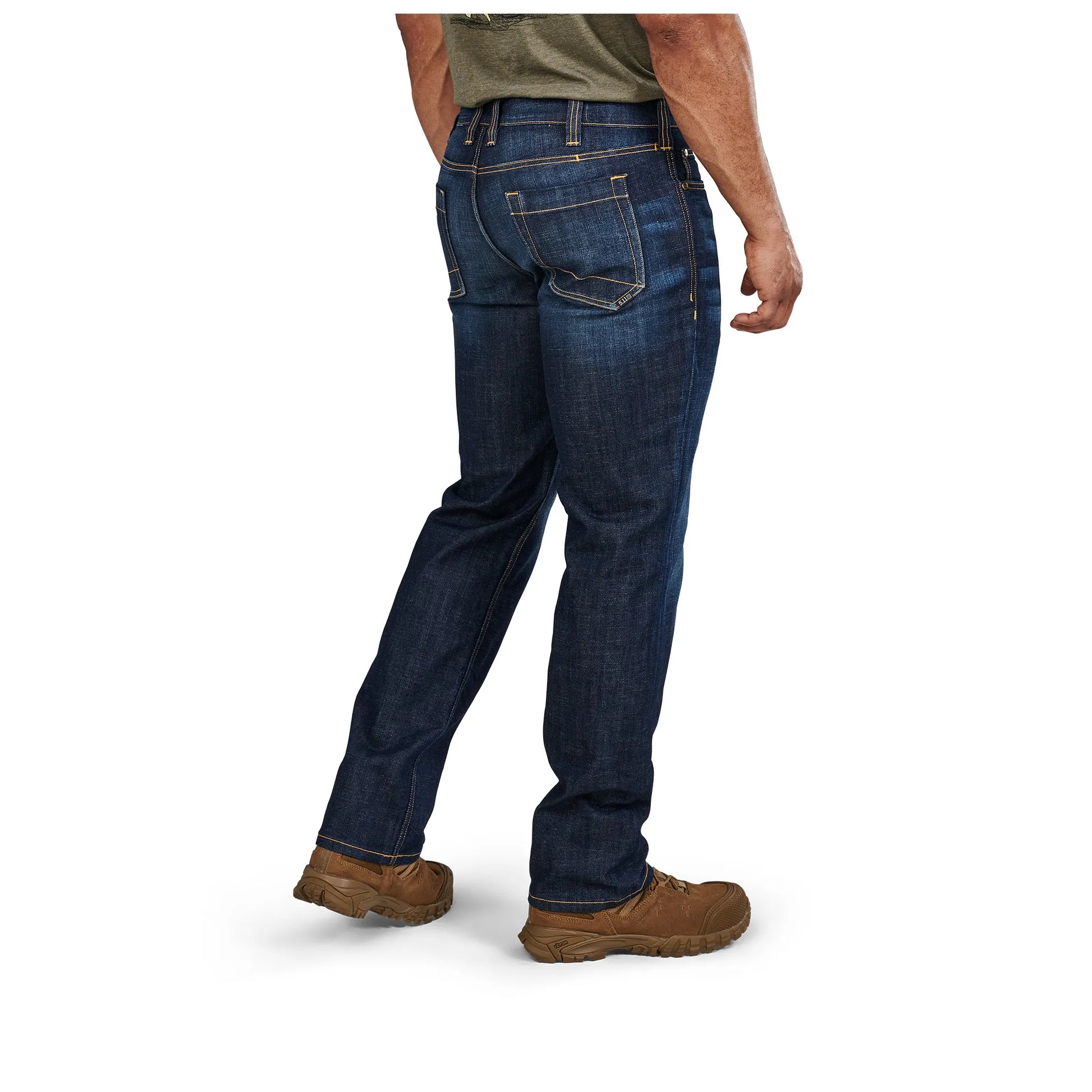 Utility/Phone Pockets: Additional pockets for convenient storage.