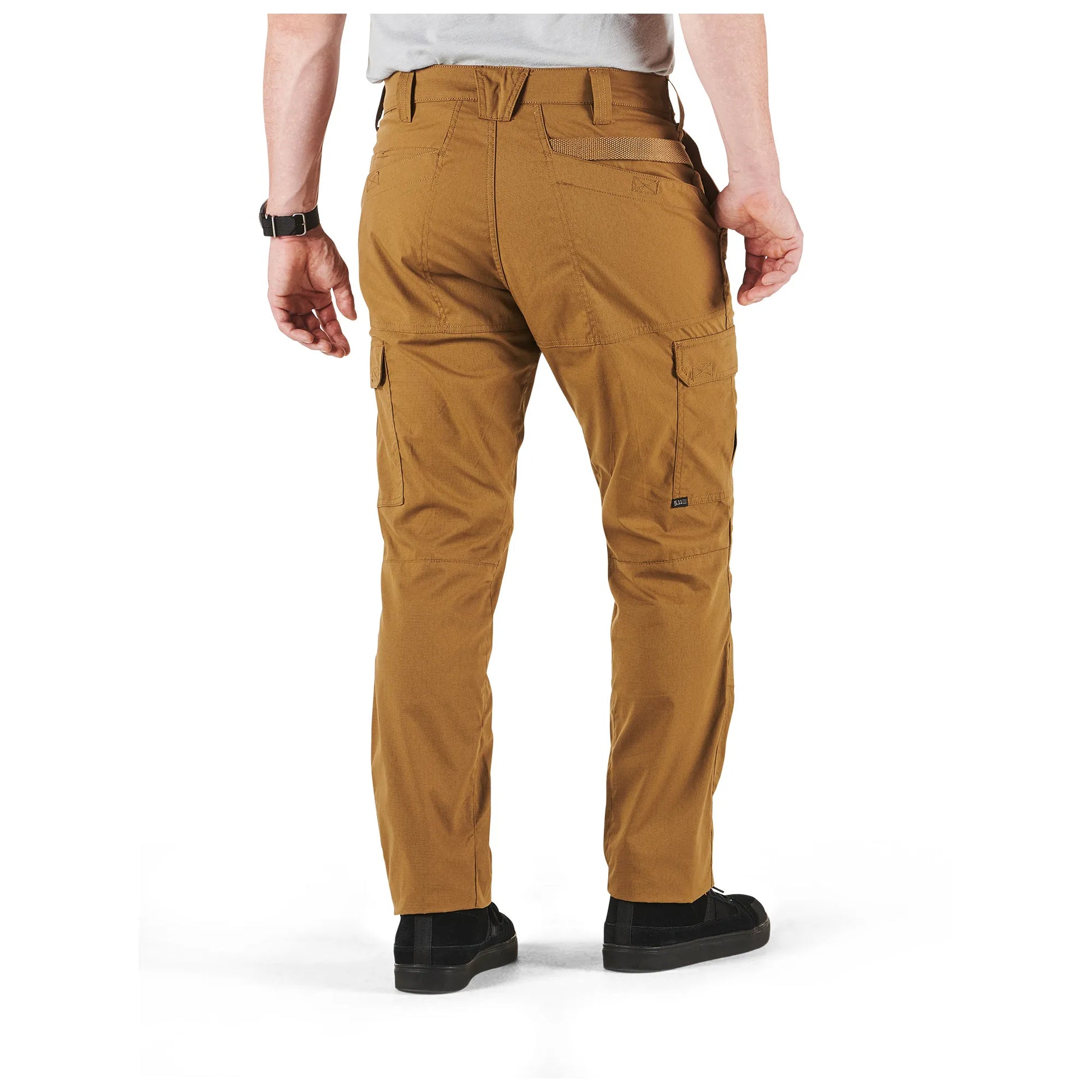 Mechanical Stretch: Ensures comfort and mobility in any climate.