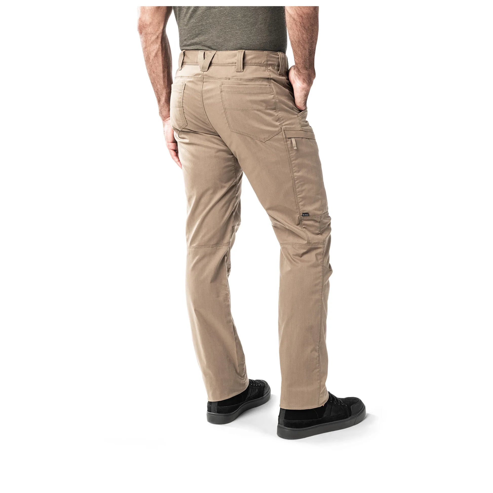 Polyester/Cotton Pocketing: Ensures easy access to belongings while keeping them hidden.