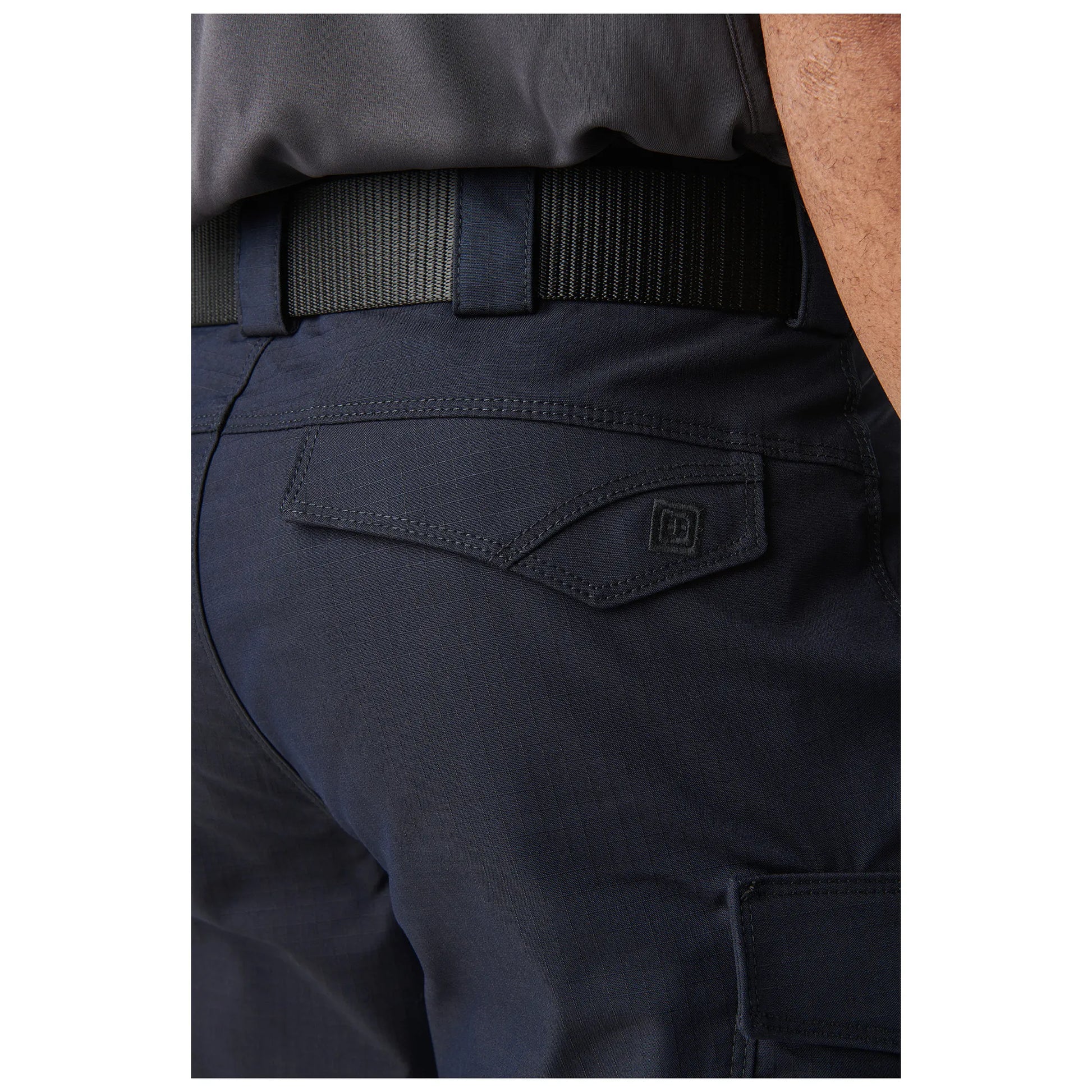 Knee Articulation: Allows for freedom of movement and flexibility in dynamic tasks.