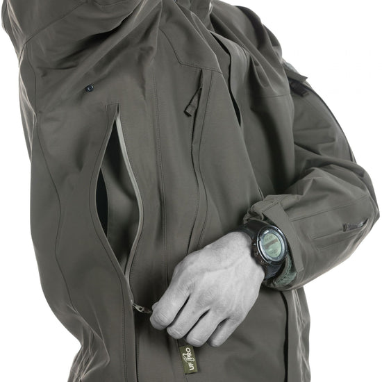 Stay comfortable with air/pac® inserts evenly distributing weight on shoulders.
