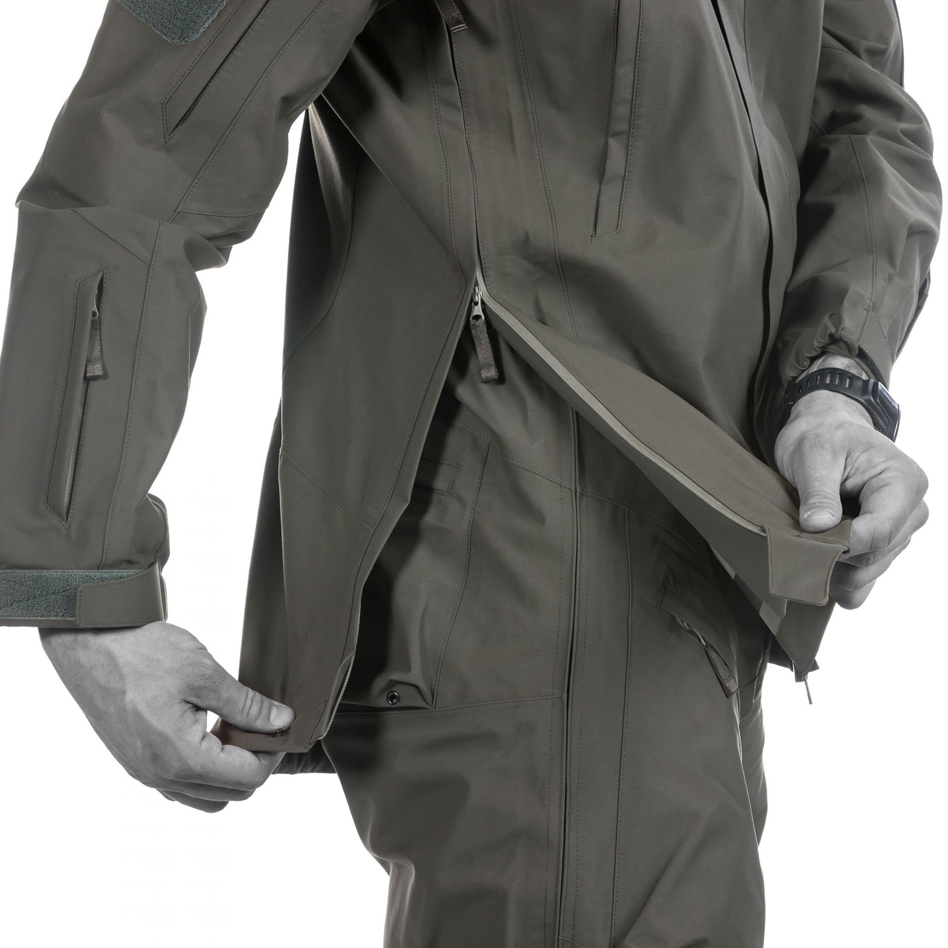 Easily regulate temperature with long side-zippers for ventilation.